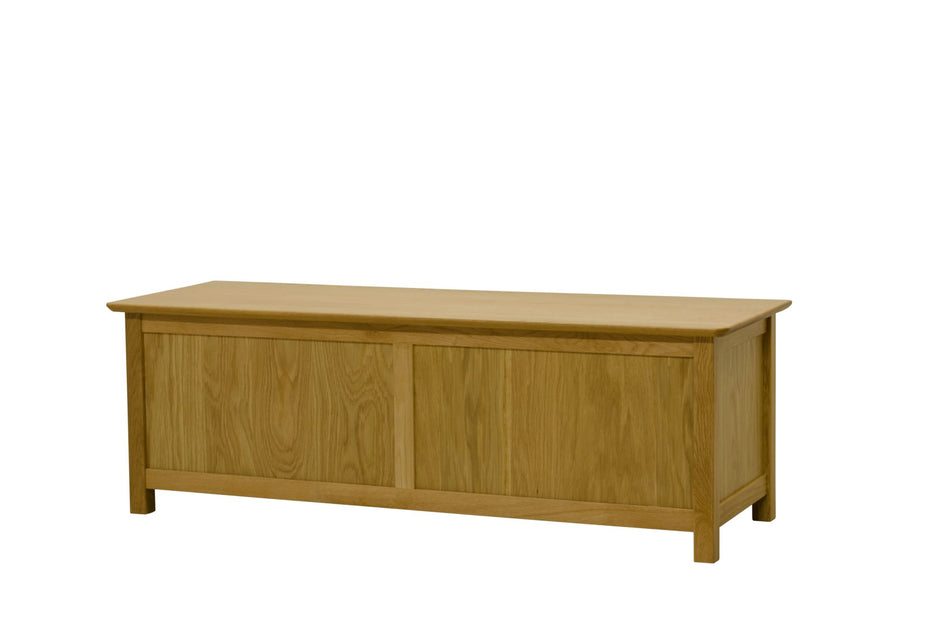 Blanket Boxes & Ottomans A World of Furniture