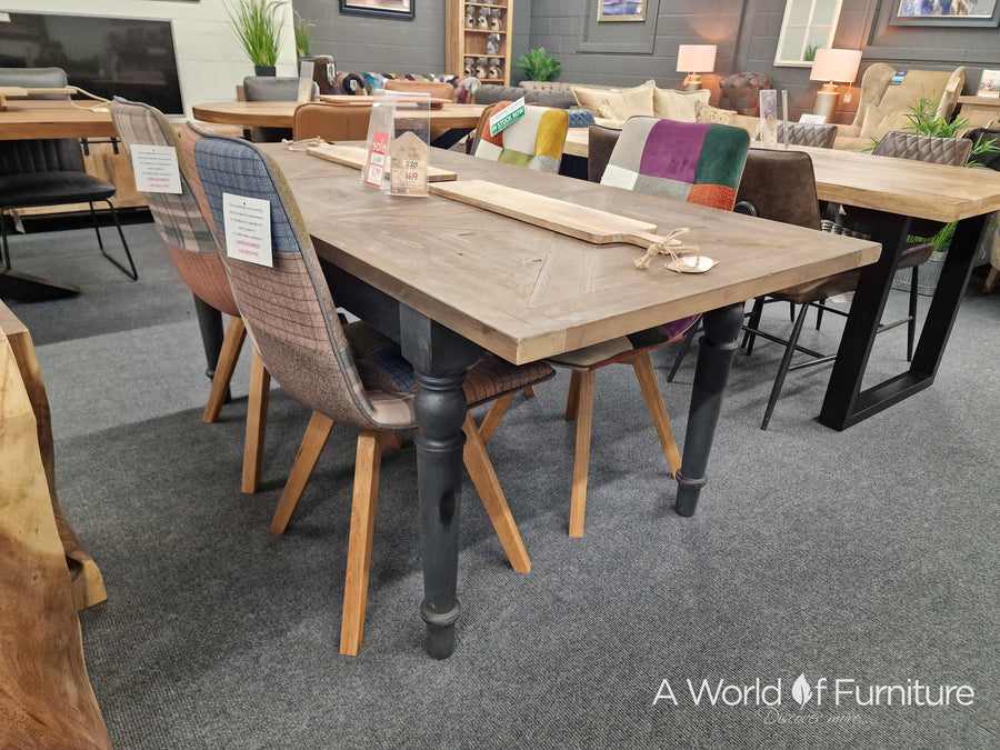 Clearance / Ex Display Henley Extending Dining Table